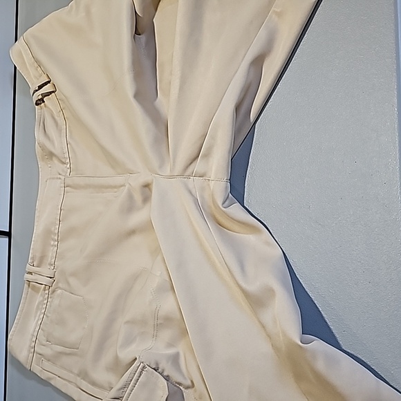 Izod size 16 cream athletic stretch shorts - Picture 5 of 8